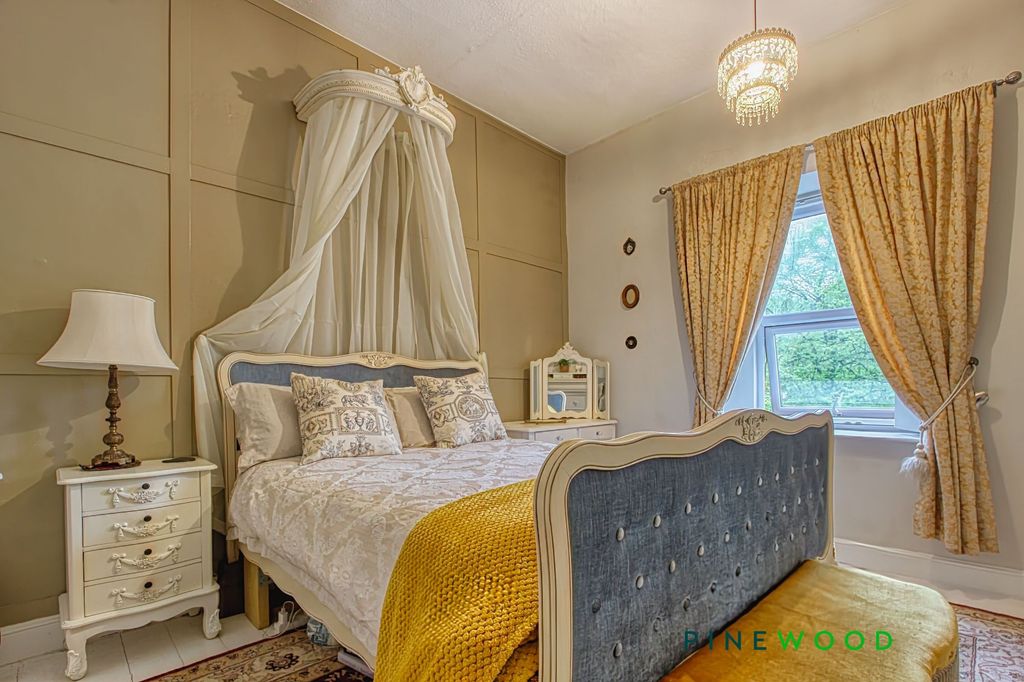 Property photo 2 of 65 Bed 1