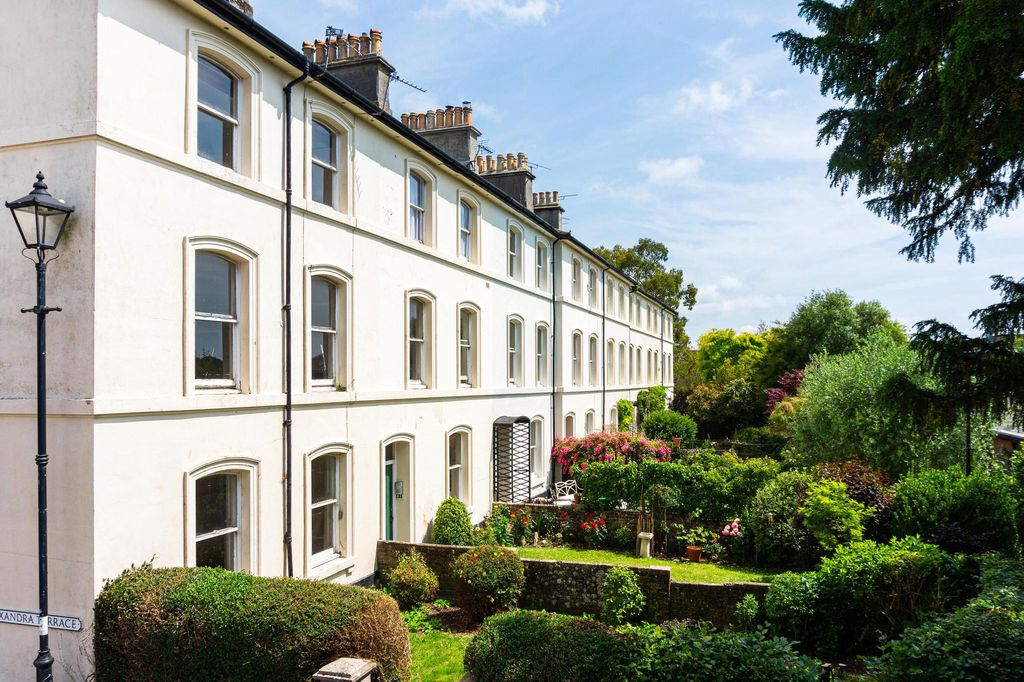 Property photo 1 of 18 Alexandra Terrace