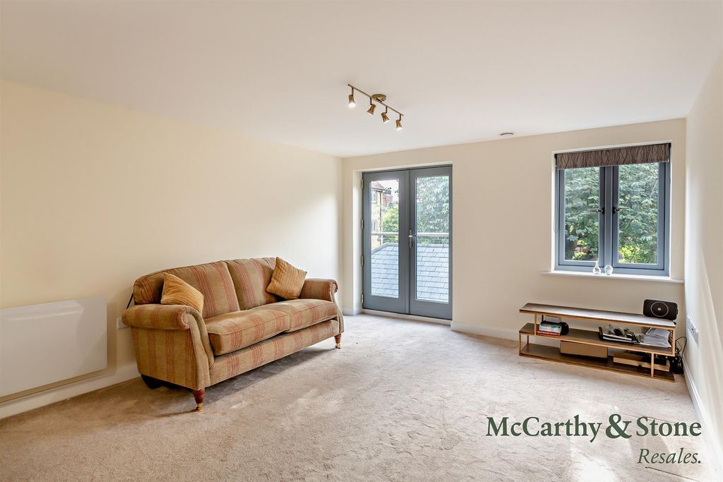 Property photo 3 of 17 8704131-Interior08-800.Jpg