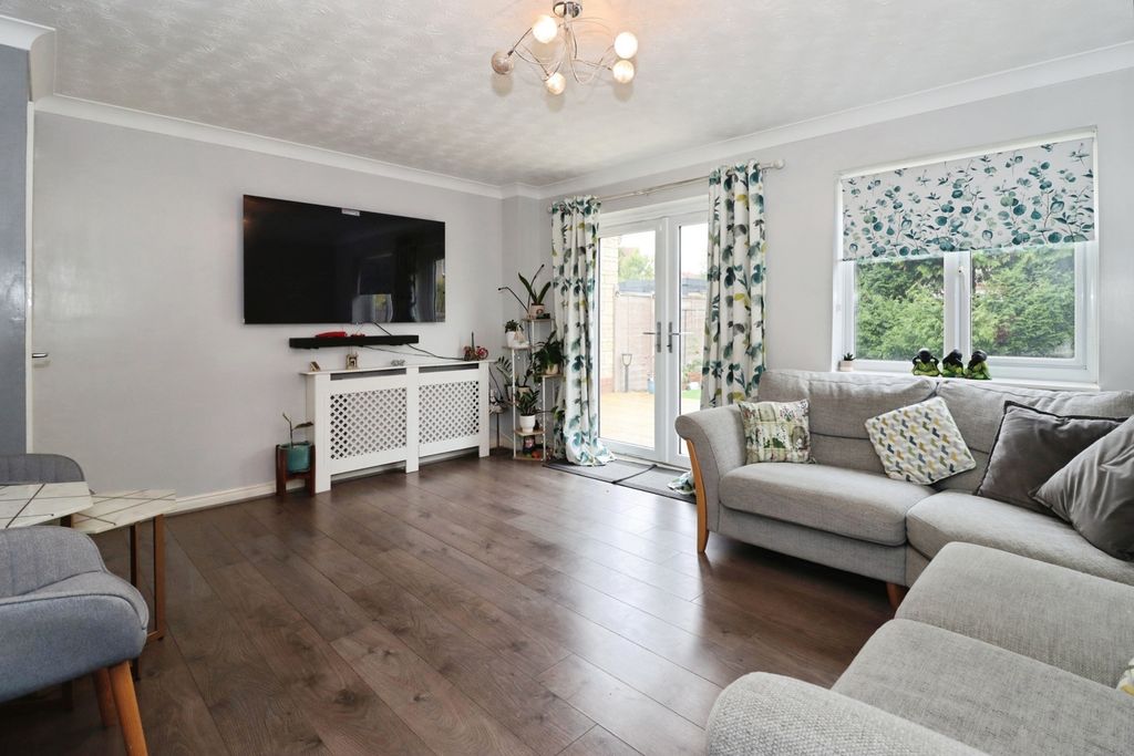 Property photo 3 of 17 Photo