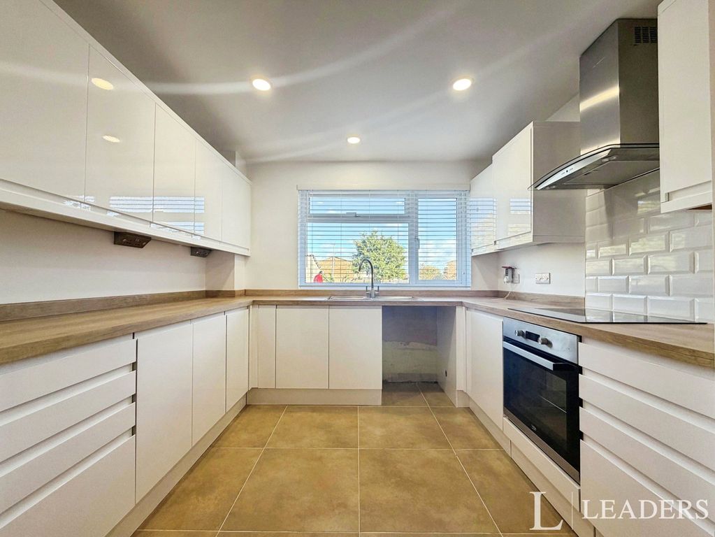 Property photo 2 of 21 Kitchen