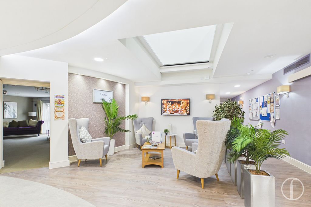 Property photo 3 of 18 Reception Seating/Area