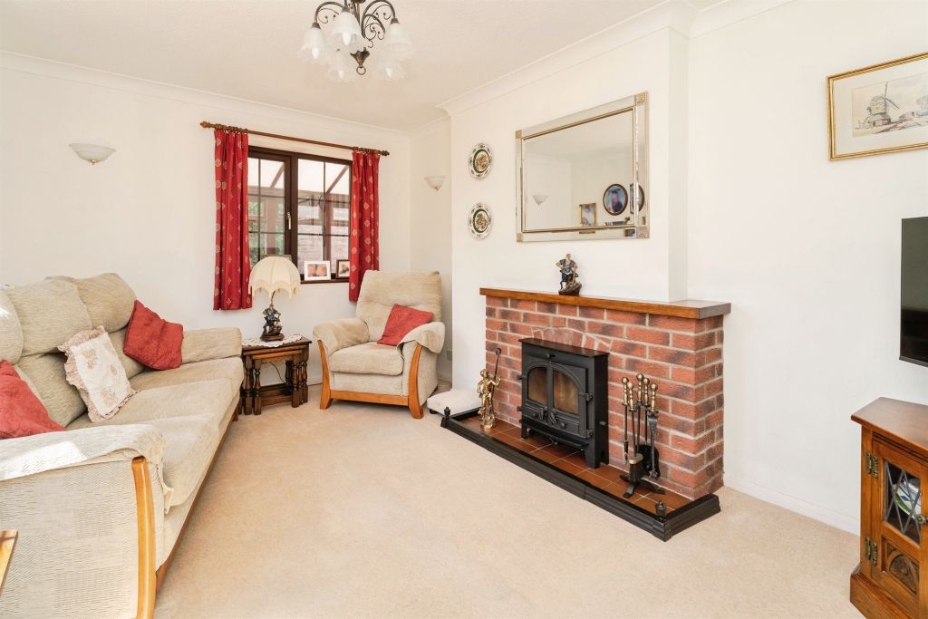 Property photo 2 of 27