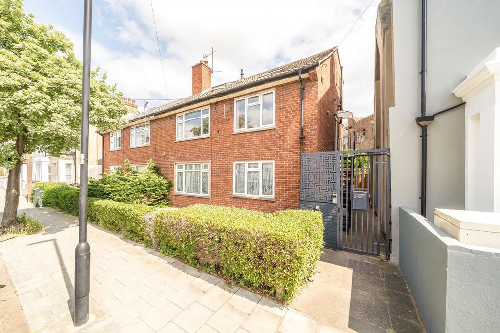 Property photo 1 of 11