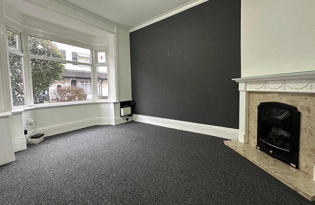 Property photo 2 of 19 Picture No. 51