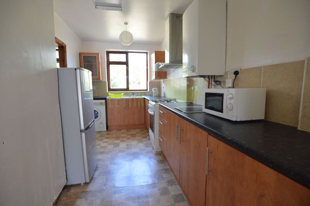 Property photo 1 of 9 Kitchen