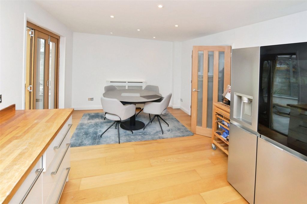 Property photo 3 of 18 Picture No. 11