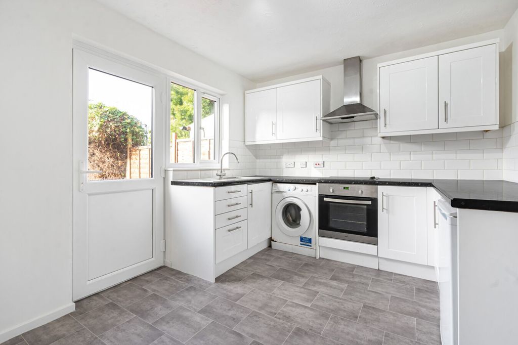 Property photo 2 of 19 Kitchen