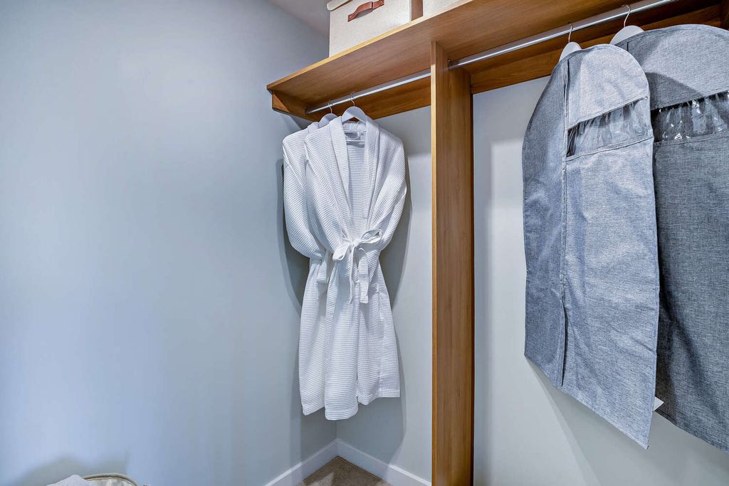 Property photo 3 of 9 Walk-In Wardrobe