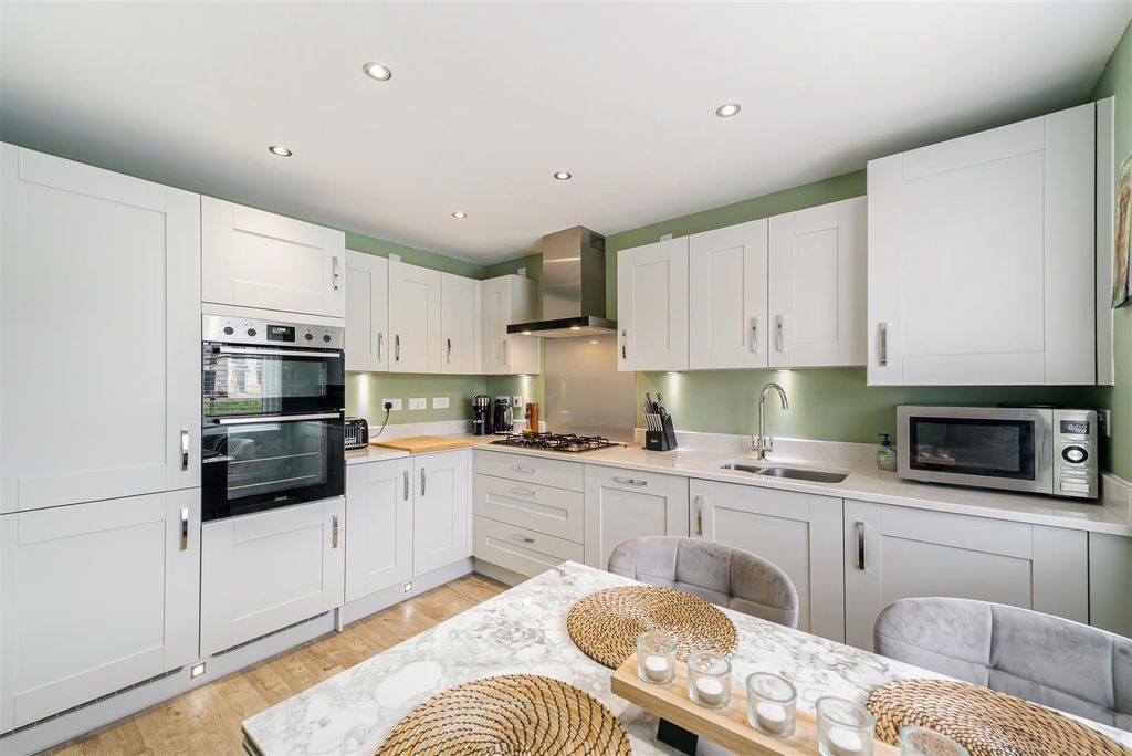 Property photo 3 of 19 Kitchen/Dining Room