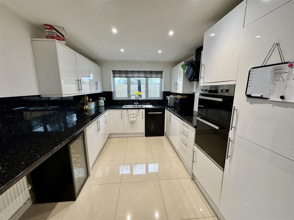 Property photo 3 of 13 Kitchen