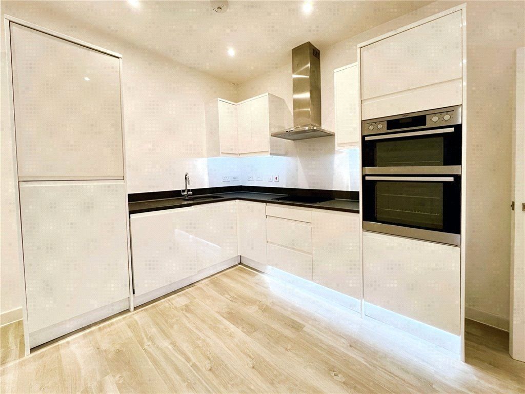 Property photo 3 of 10 Kitchen