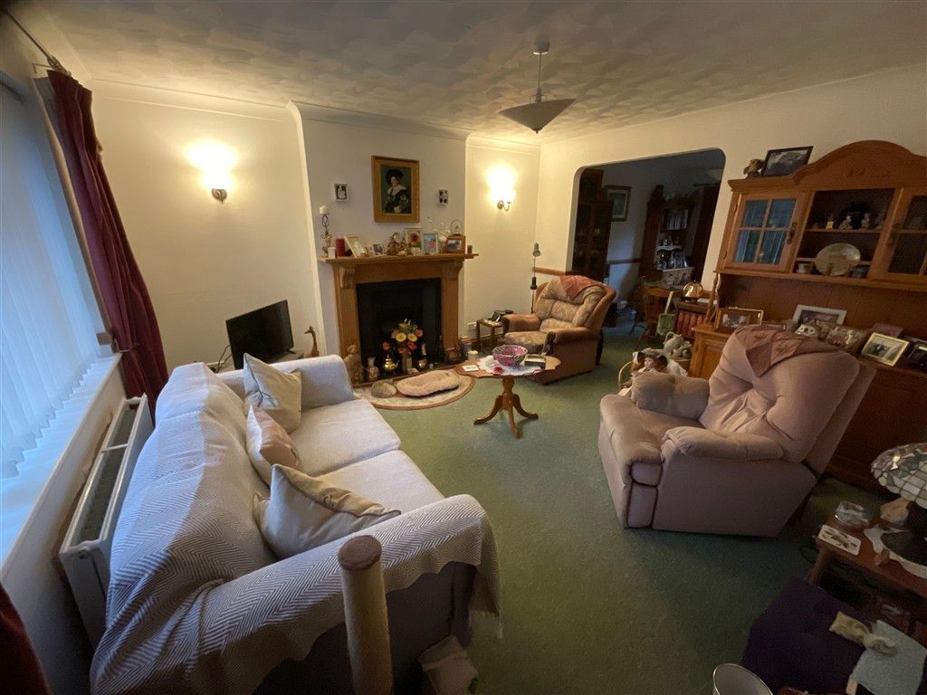 Property photo 2 of 11 Lounge