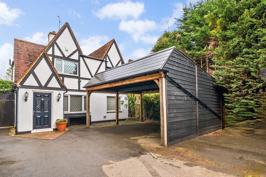 Property photo 2 of 21 External