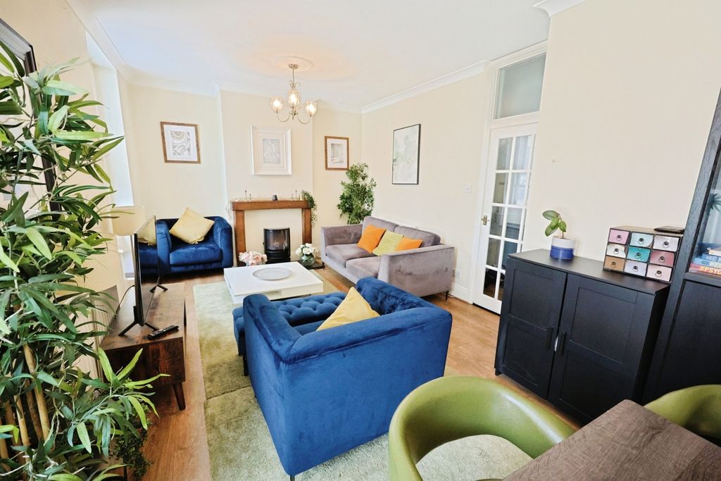 Property photo 3 of 13 Pbox-Img.Jpg