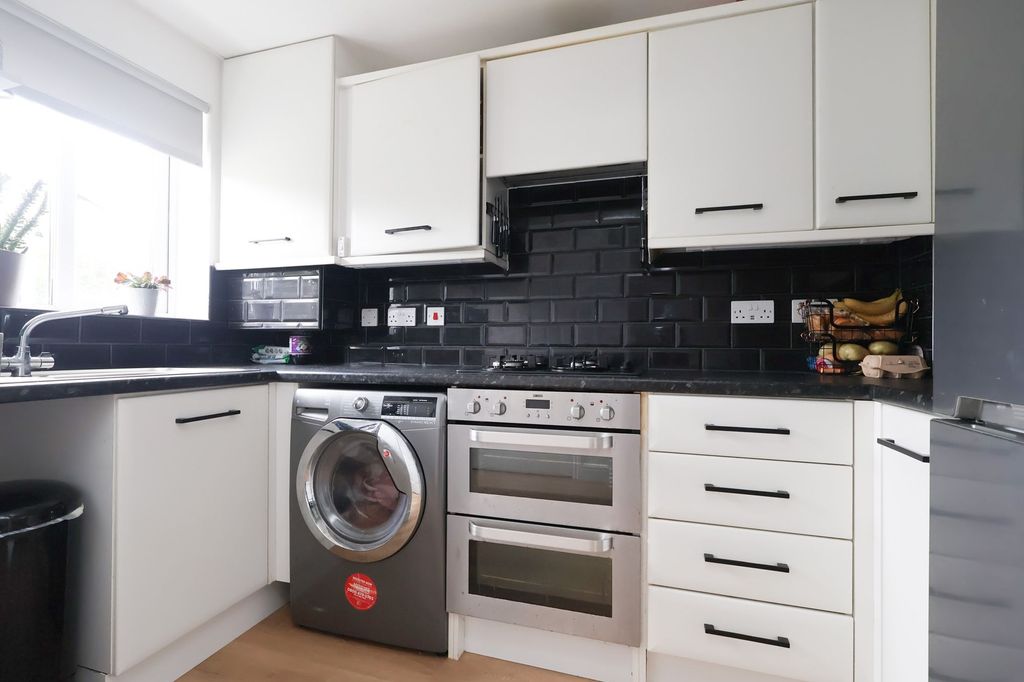 Property photo 2 of 19 Kitchen