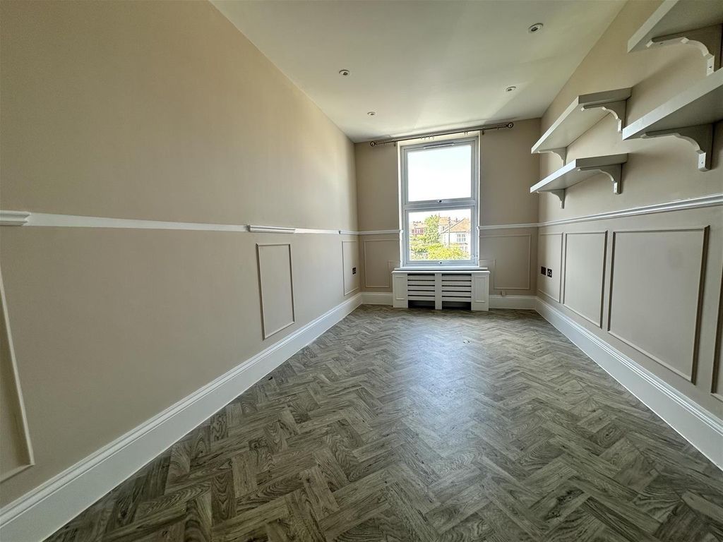 Property photo 2 of 7 Elegant Room With Stylish Parquet Flooring...