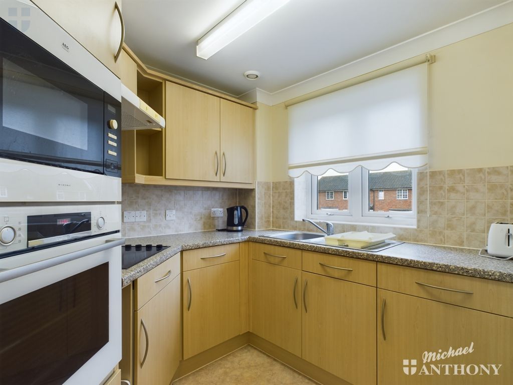 Property photo 3 of 8 Cam03218G0-Pr0378-Still003