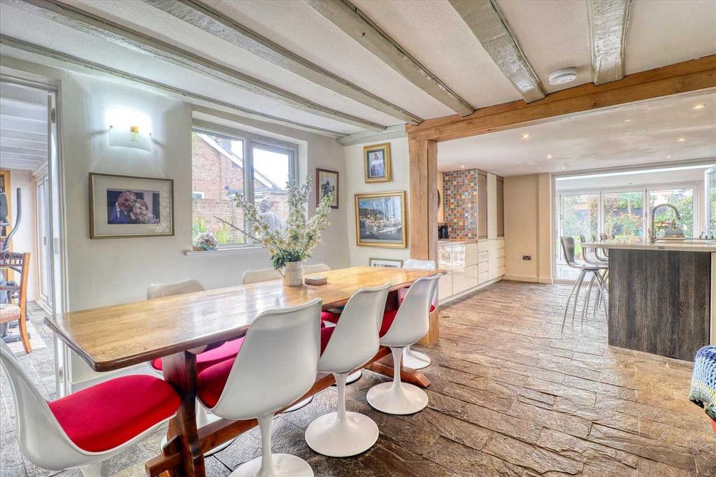 Property photo 2 of 32