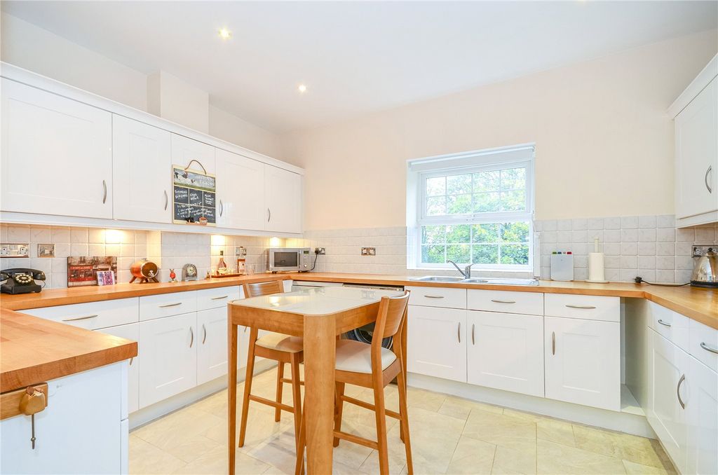 Property photo 2 of 12 Picture No. 17