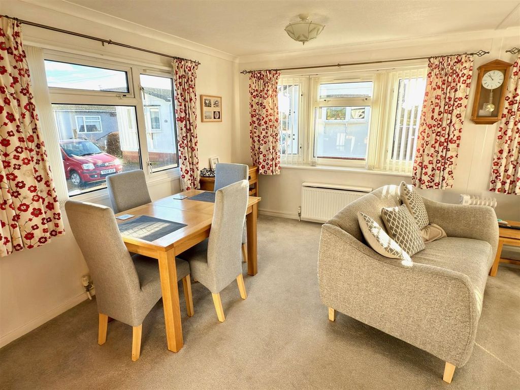 Property photo 2 of 12 Dining.Jpg