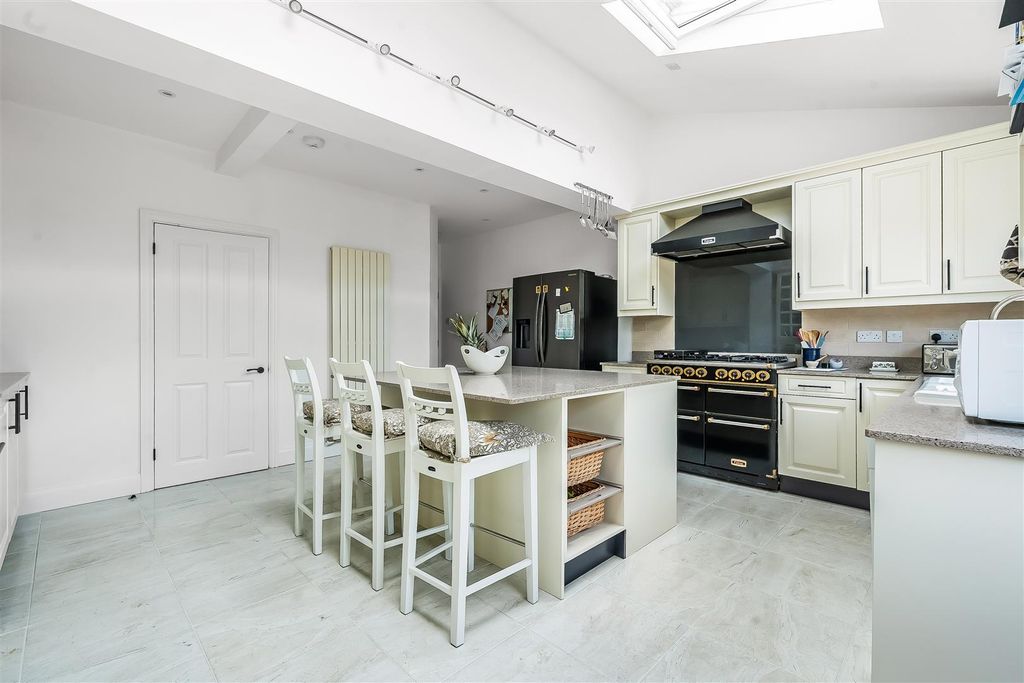 Property photo 3 of 42 10-Manor-Road-30.Jpg