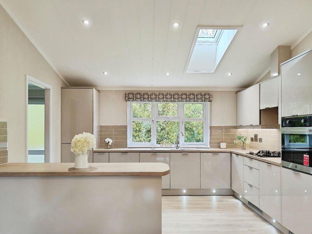 Property photo 3 of 21 B512F2B3-1000003365.Jpg