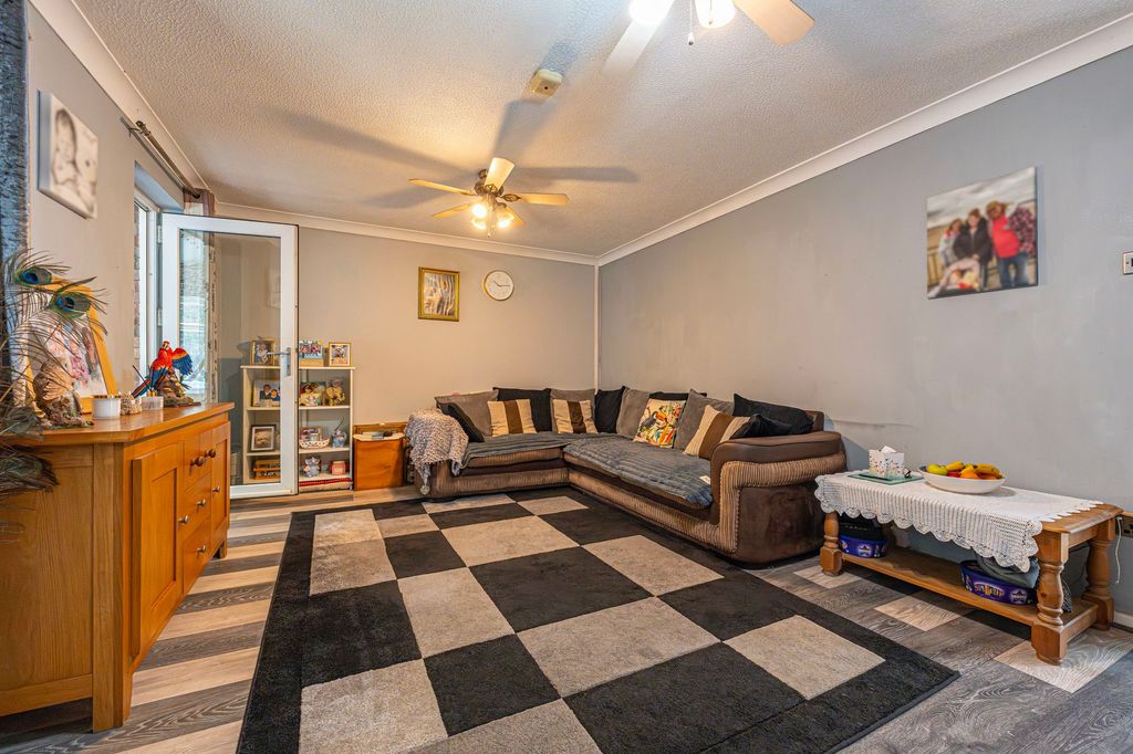 Property photo 3 of 37