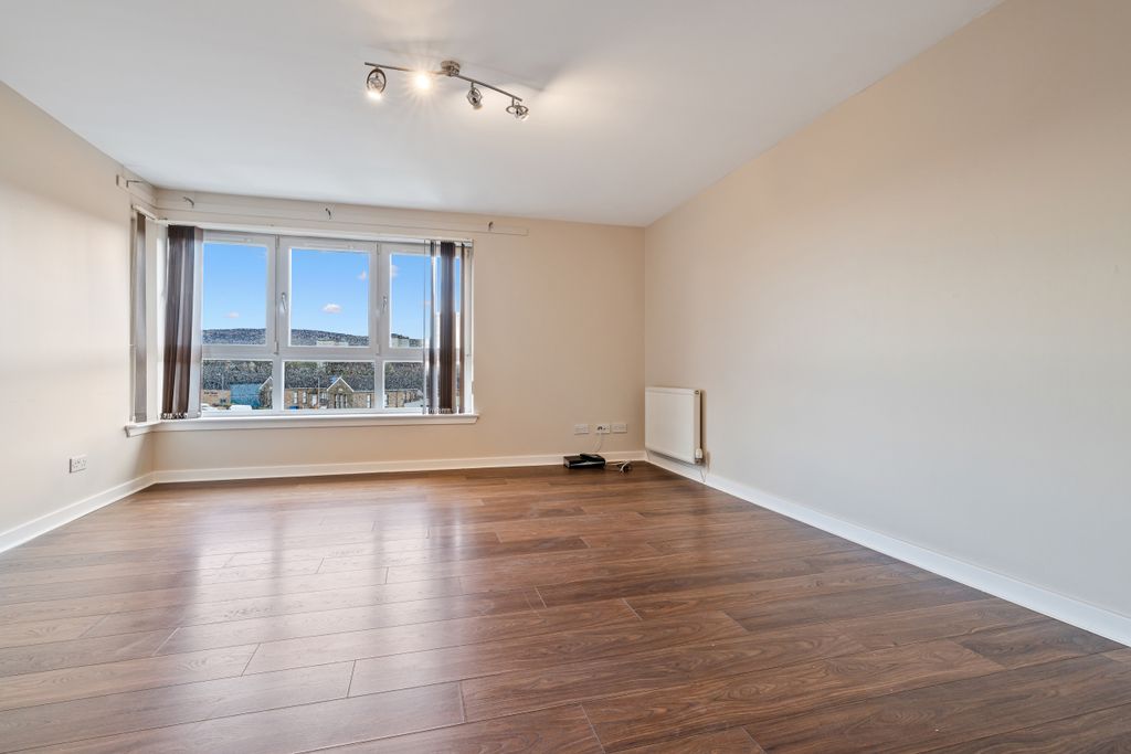 Property photo 3 of 18 Gallery