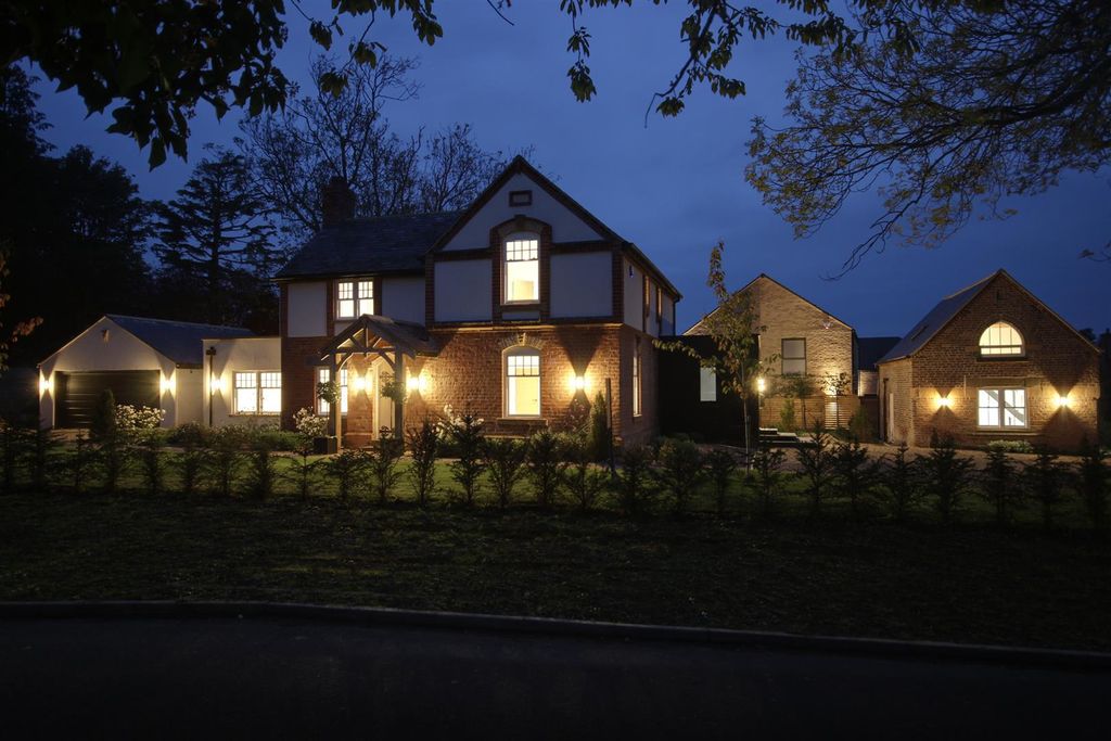 Property photo 1 of 8 Southfield Night.Jpg