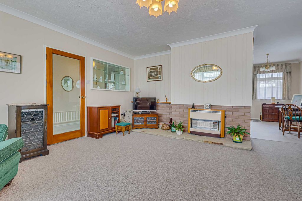 Property photo 3 of 31