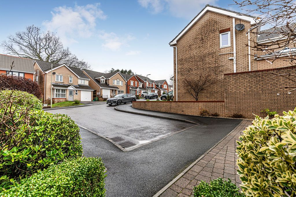 Property photo 3 of 43