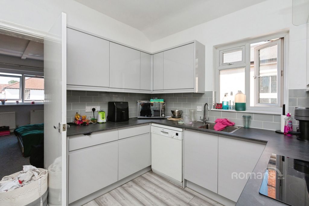 Property photo 3 of 10 Pbox-Img.Jpg