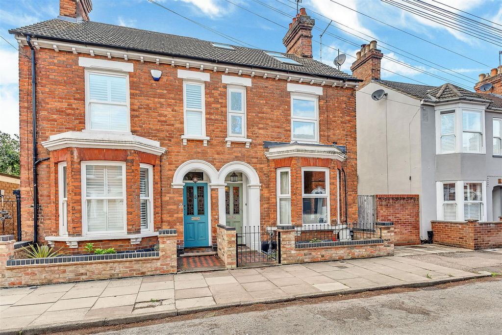 Property photo 2 of 34 4Dudleyst_Hs_013.Jpg
