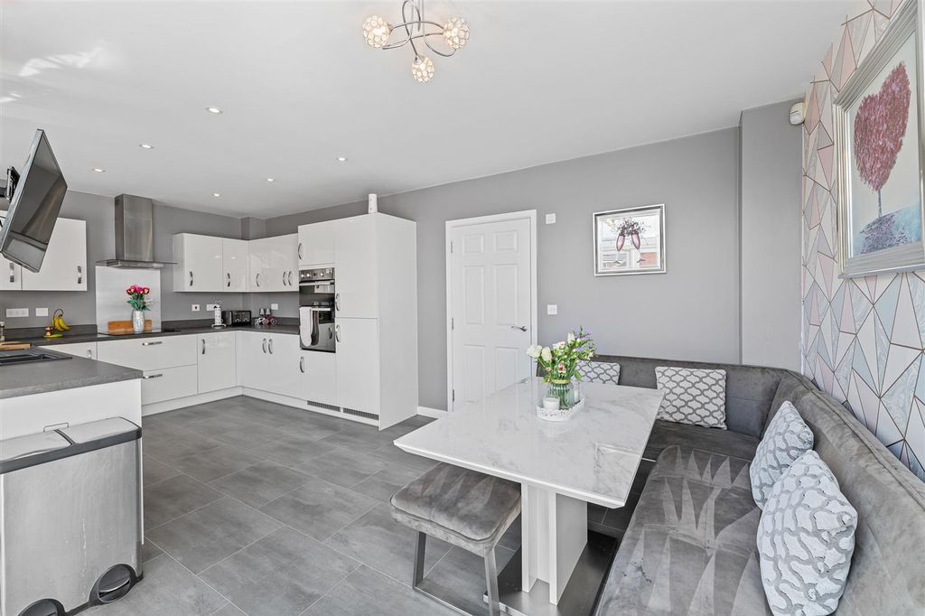 Property photo 3 of 21 Kitchen/Diner