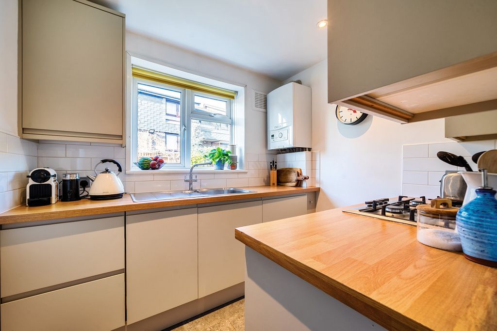 Property photo 2 of 18 Kitchen