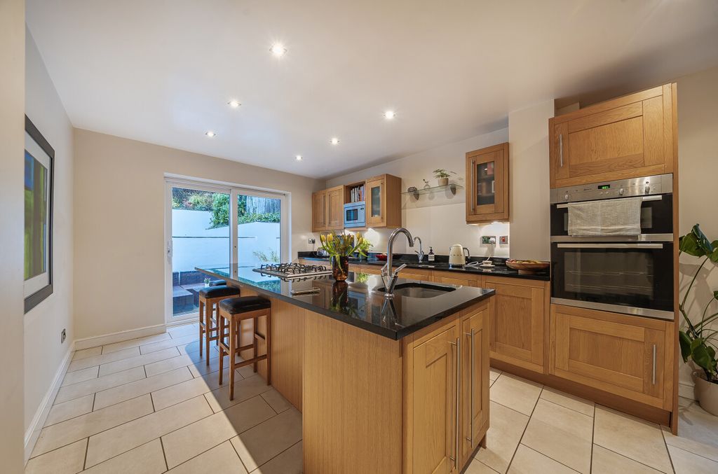 Property photo 2 of 29 1384081-29-69319A...