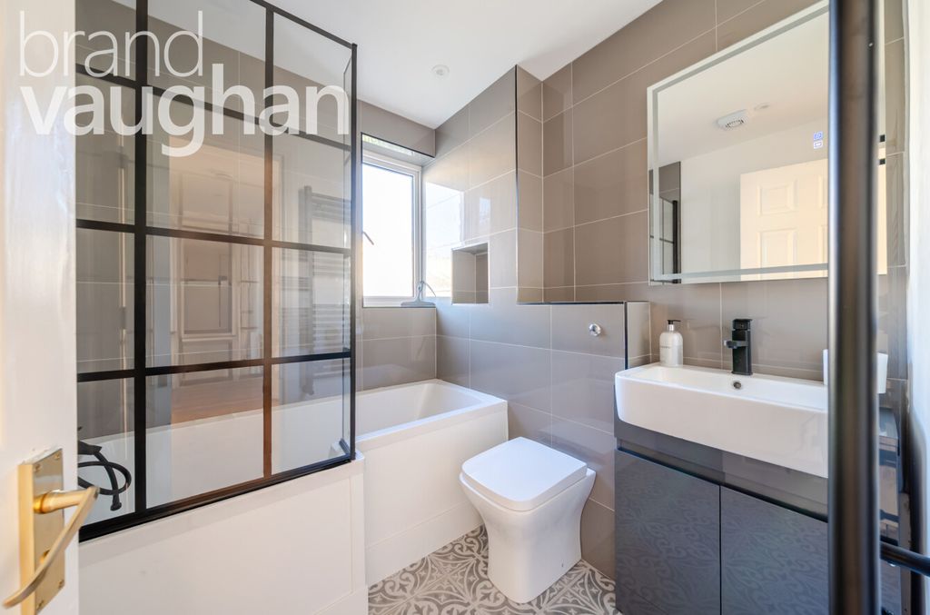 Property photo 2 of 10 Bathroom 1