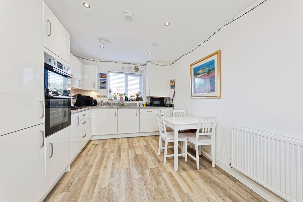 Property photo 2 of 17 Photo