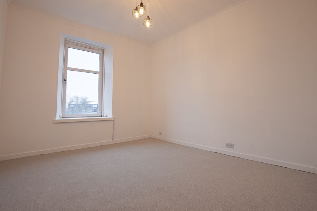 Property photo 3 of 7 Room2