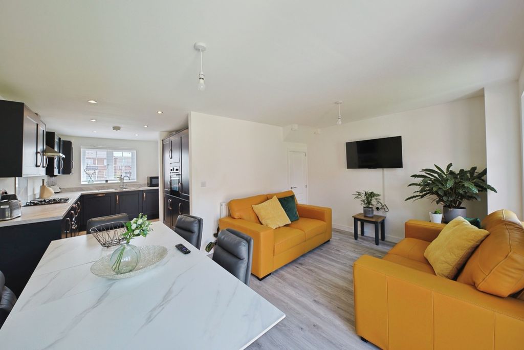 Property photo 3 of 19 4237615