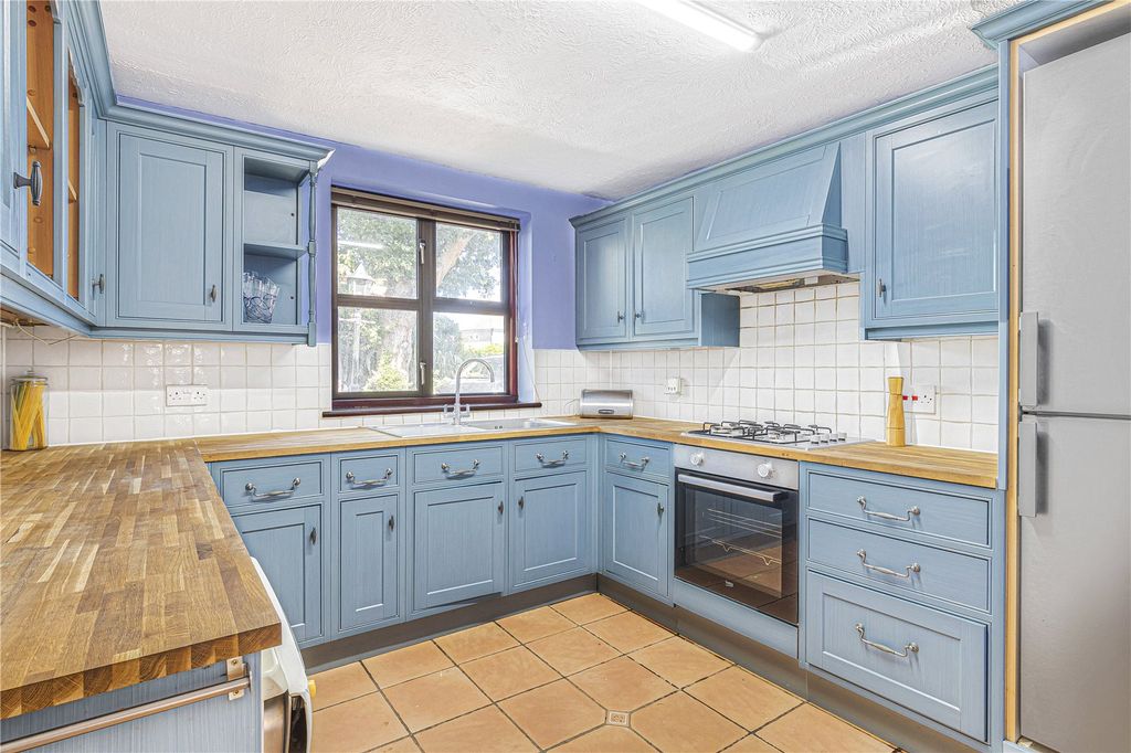 Property photo 3 of 16 Kitchen