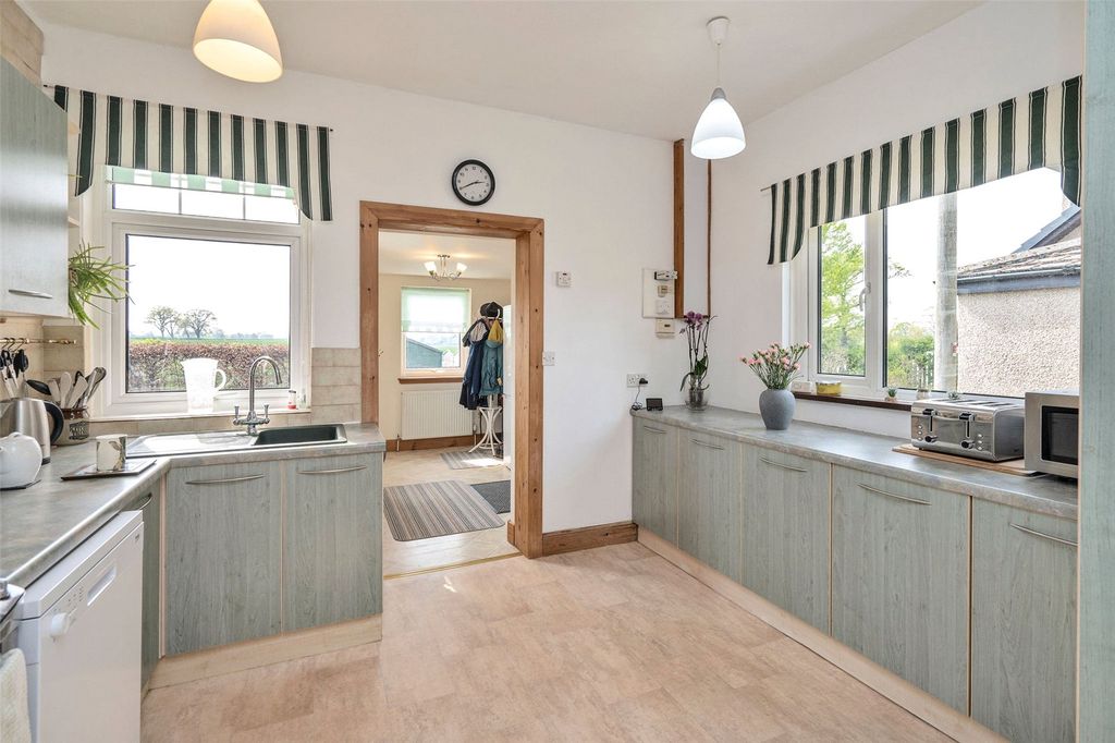 Property photo 3 of 34 Kitchen