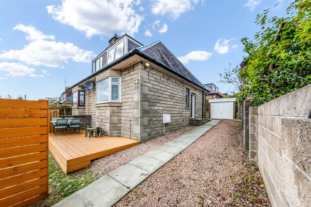 Property photo 1 of 34