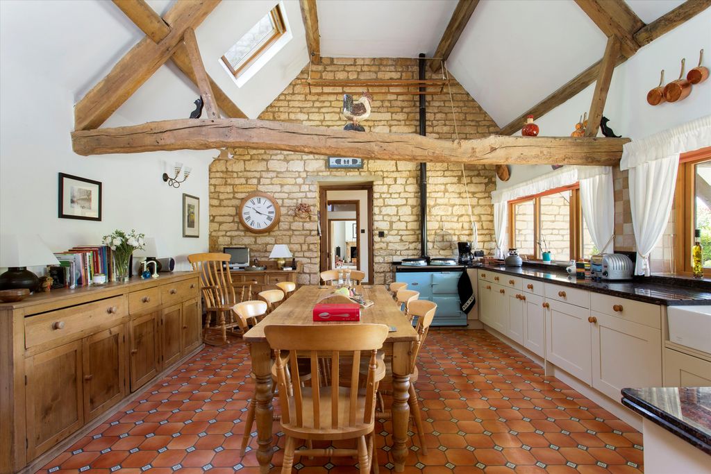 Property photo 2 of 17 Image
