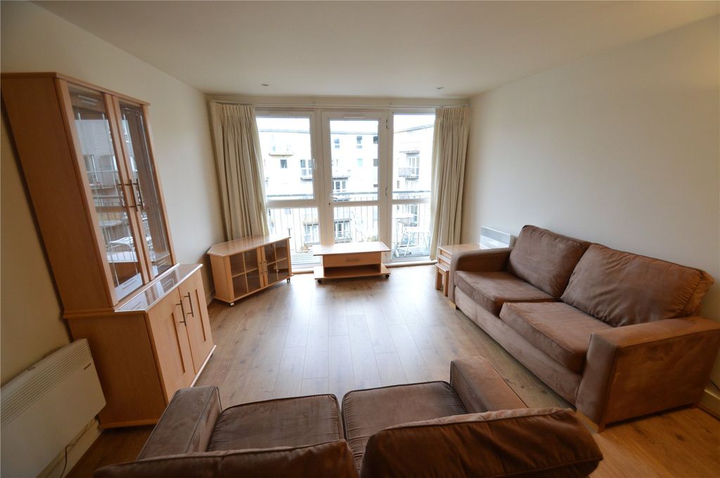 Property photo 3 of 10 Lounge