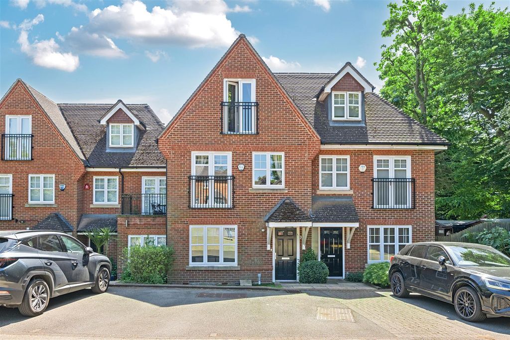 Property photo 1 of 20 Exterior: