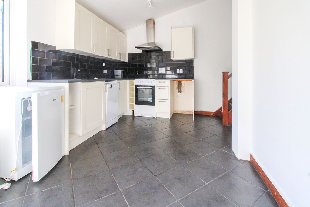 Property photo 3 of 8 Kitchen/Diner