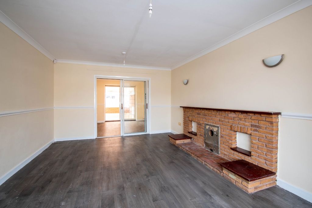 Property photo 2 of 23 Picture No. 13