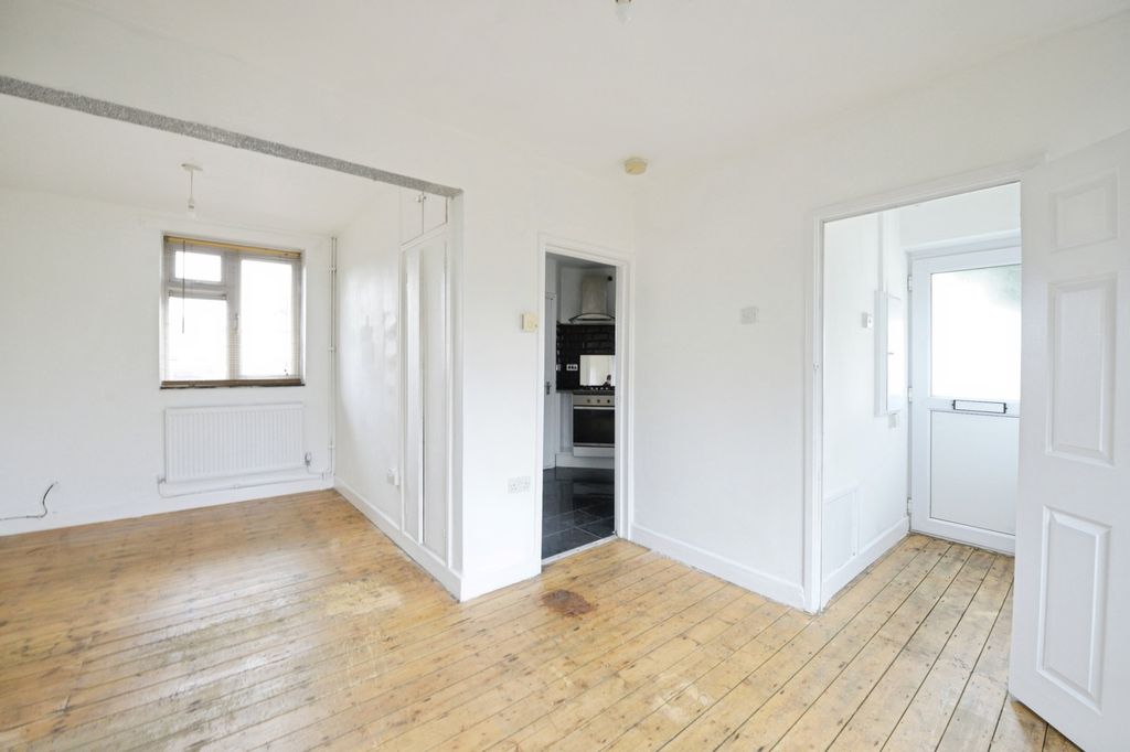 Property photo 3 of 12 Photo